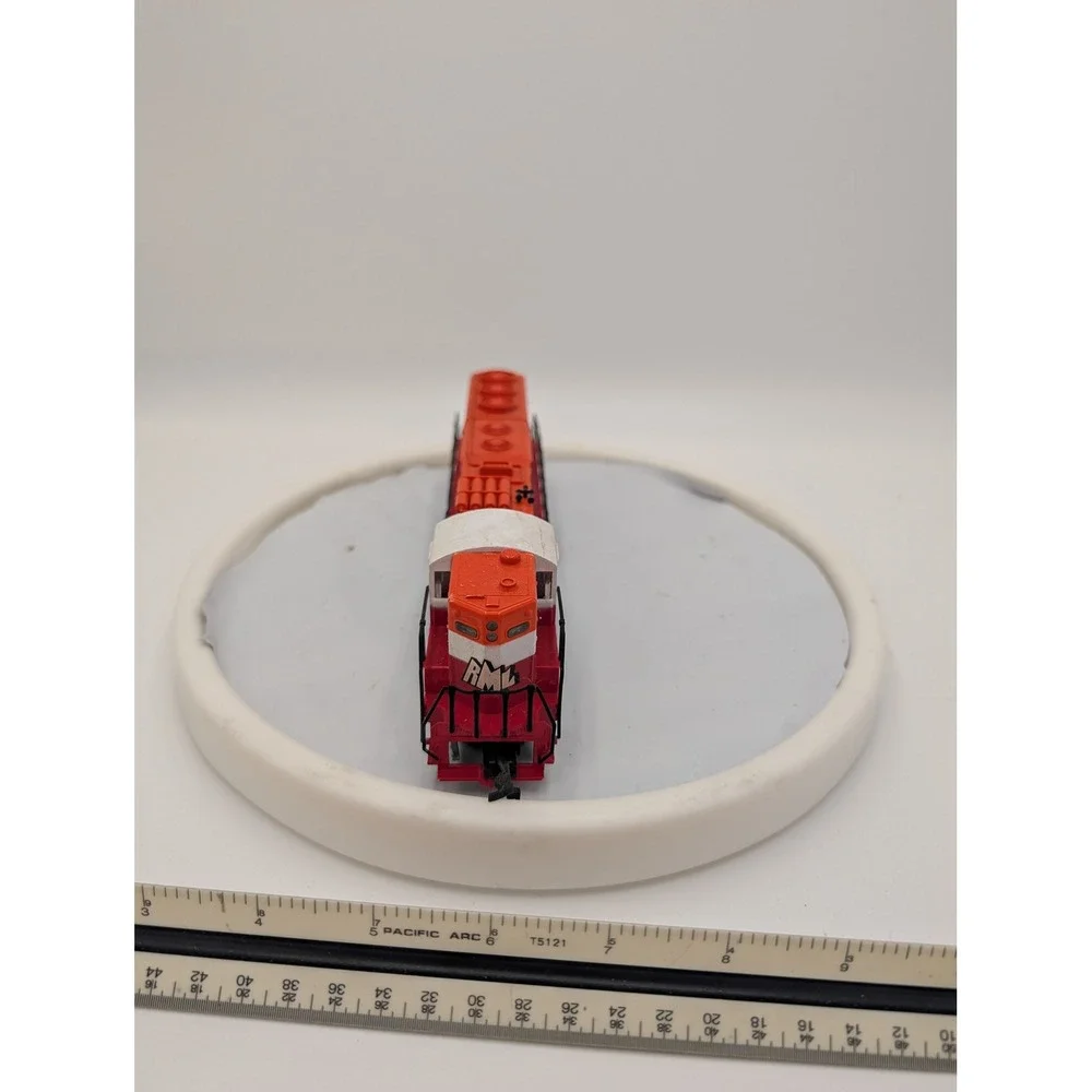 Rocky Mountain Line Diesel Locomotive HO‎ Scale Red White Comin Round Mountain